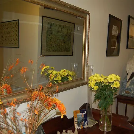 לינה וארוחת בוקר Sharamore House